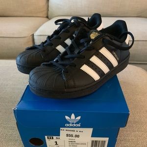 Boys’ Adidas superstars size 1